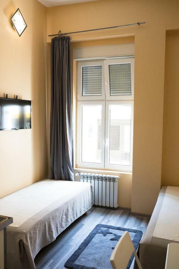 Pension 11 Apartments By Lorenc Berlim Exterior foto